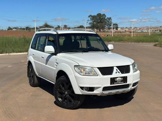 MITSUBISHI PAJERO TR4 2.0 4X4 16V 140CV FLEX 4P AUTOMÁTICO MITSUBISHI PAJERO TR4 2.0 4X4 16V 140CV FLEX 4P AUTOMÁTICO